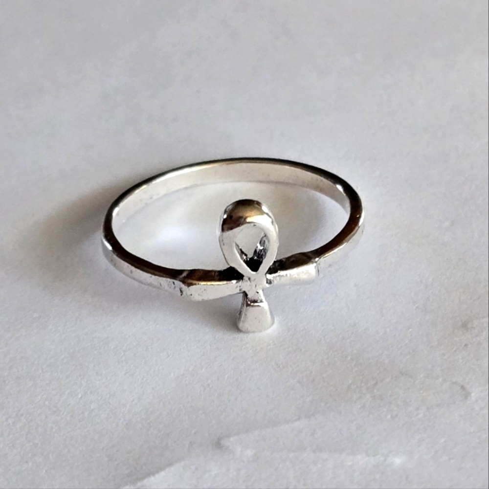 Elegant Silver New Size 8 Ankh Ring